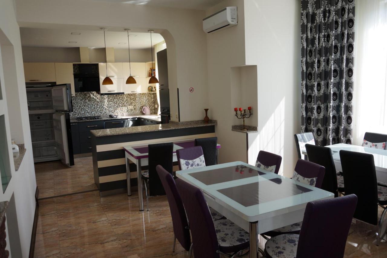 Villa Qero Batumi Eksteriør billede