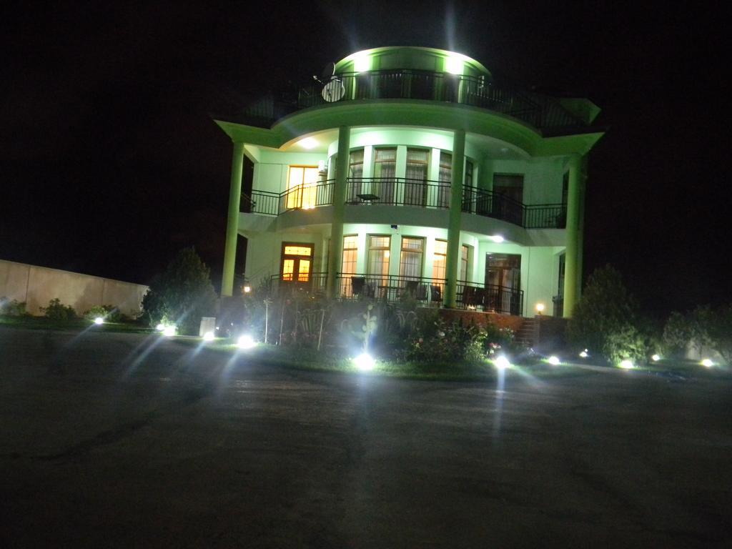 Villa Qero Batumi Eksteriør billede